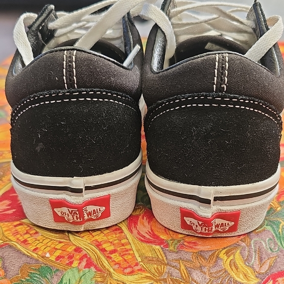 Vans Black and White Low-Top Shoes - Picture 7 of 12